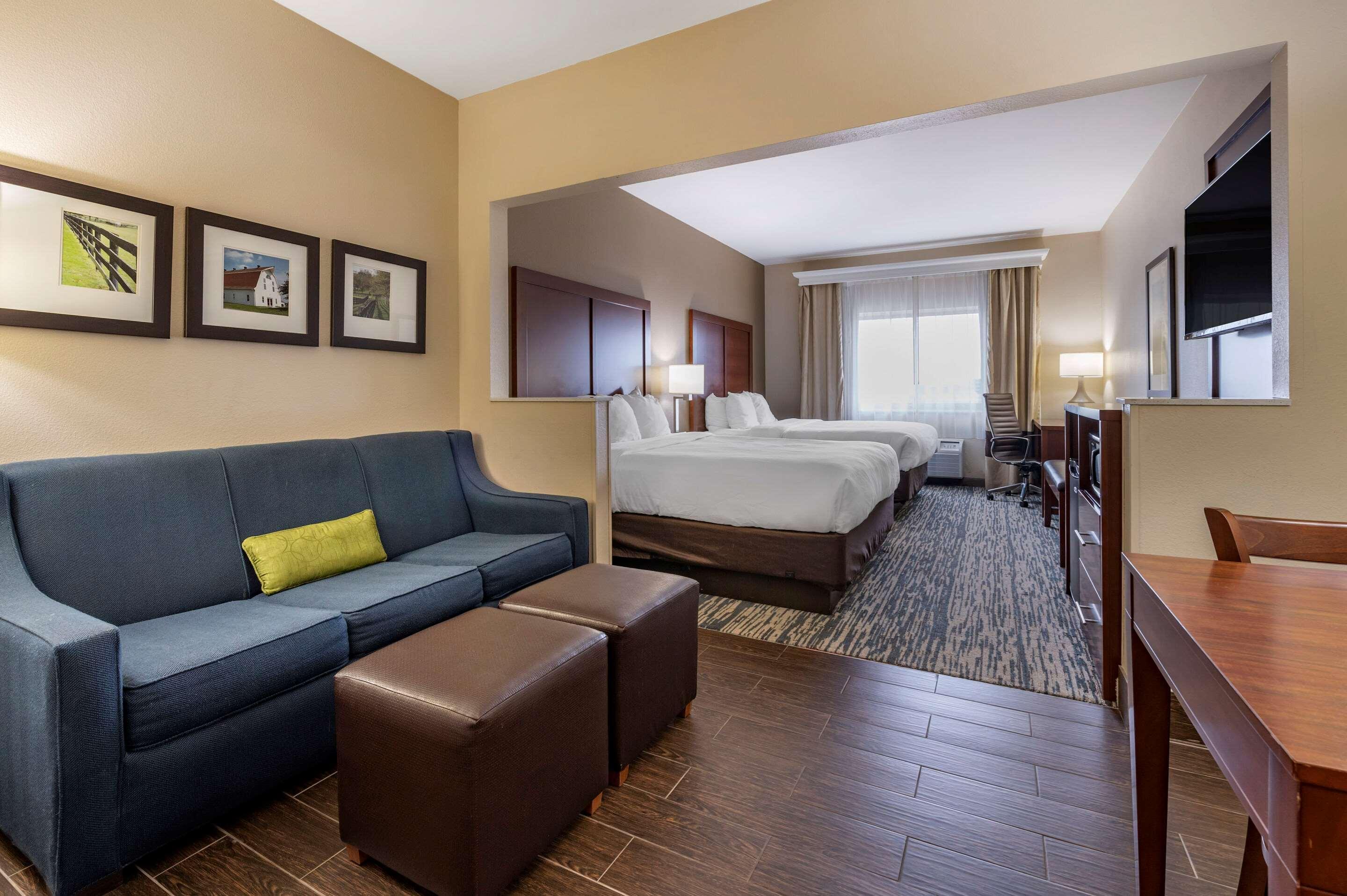 Comfort Suites Keeneland Lexington Exterior photo
