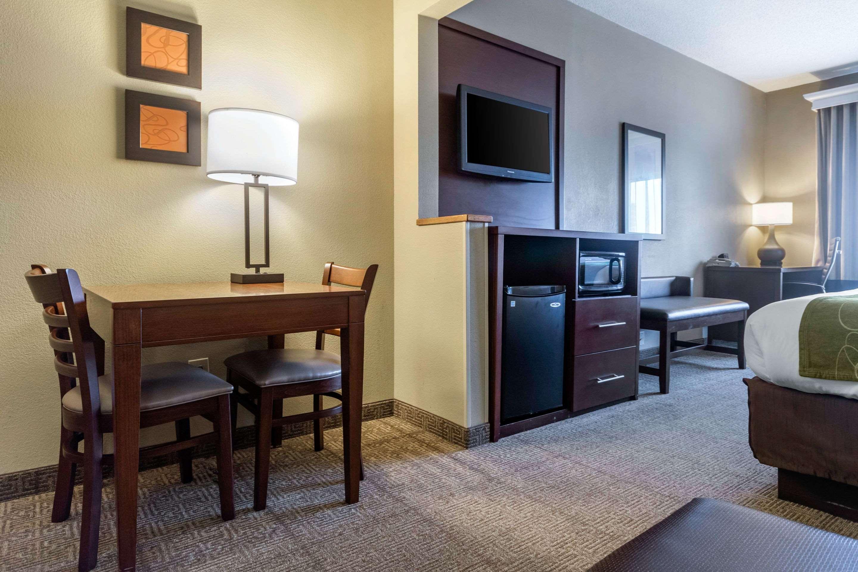 Comfort Suites Keeneland Lexington Exterior photo