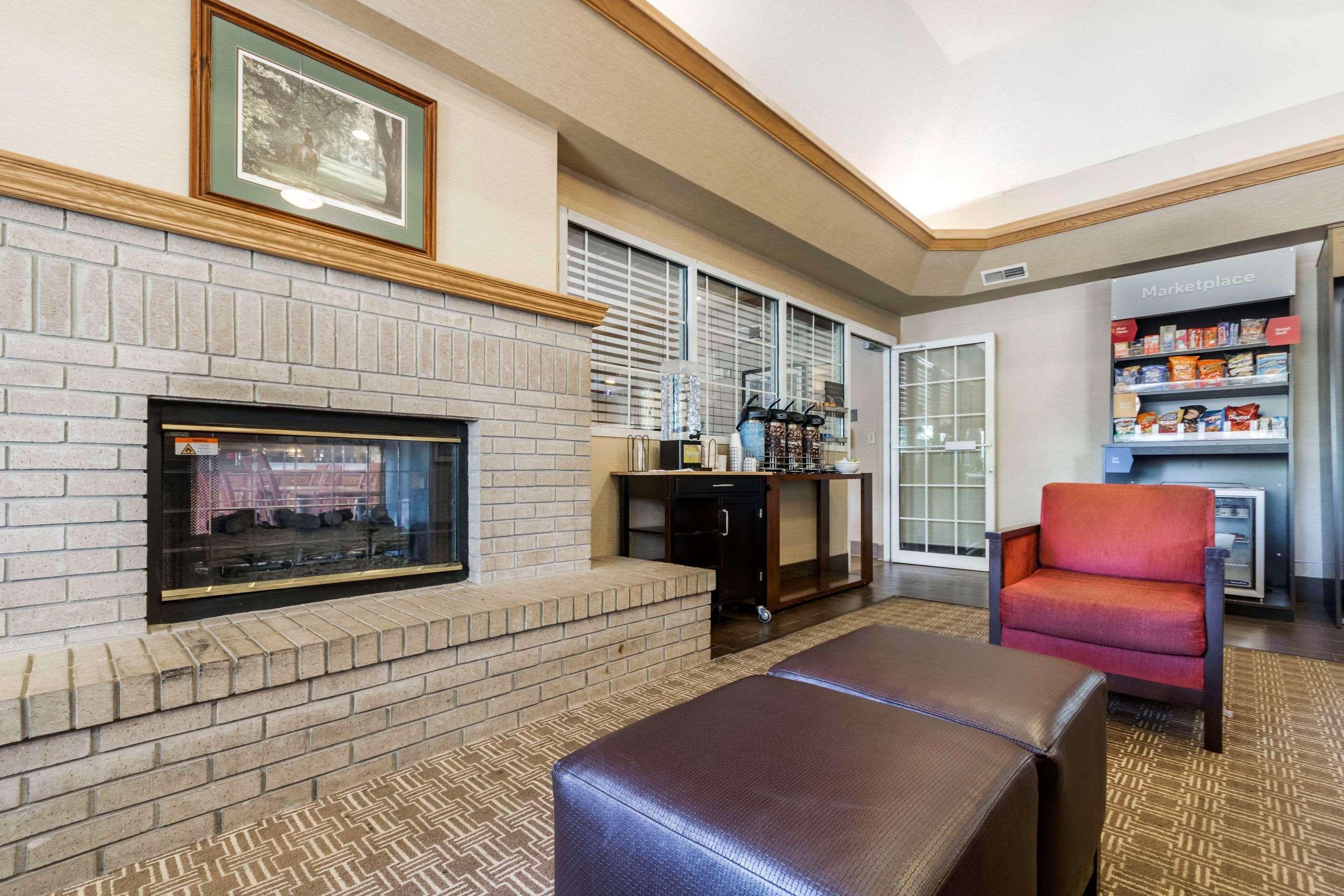 Comfort Suites Keeneland Lexington Exterior photo