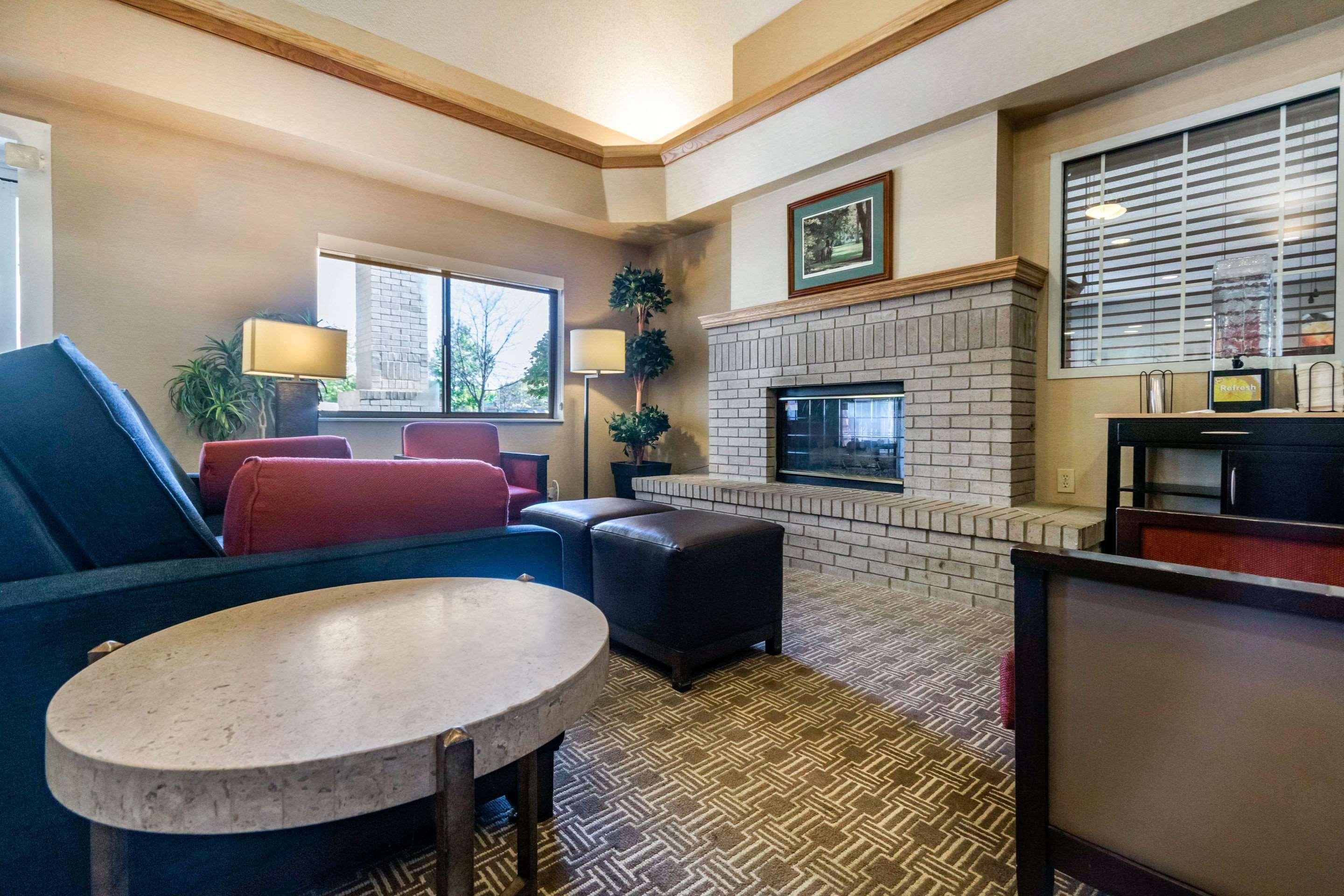 Comfort Suites Keeneland Lexington Exterior photo