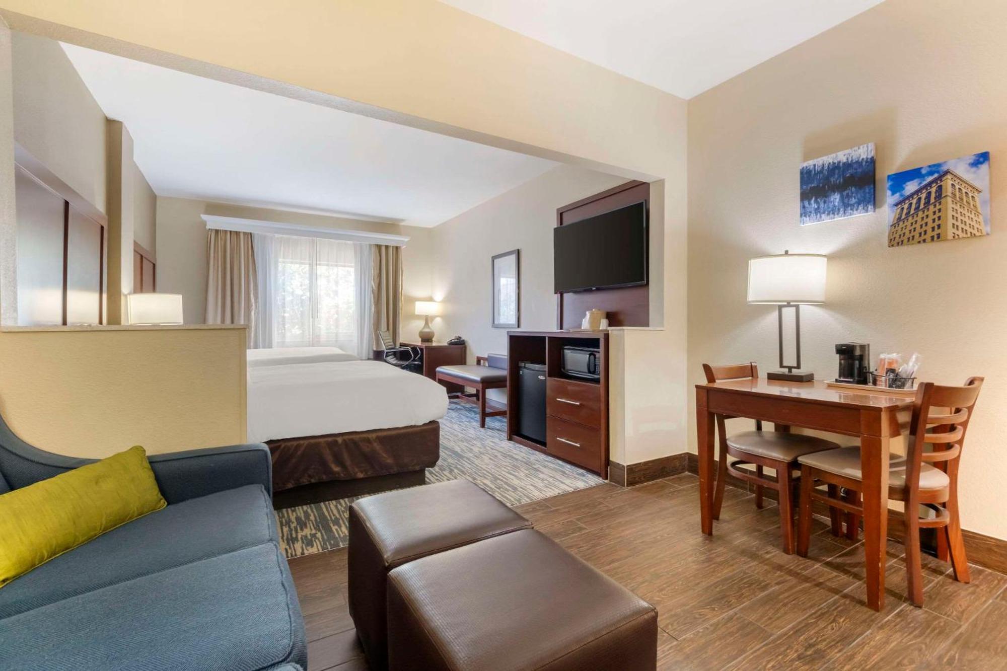 Comfort Suites Keeneland Lexington Exterior photo