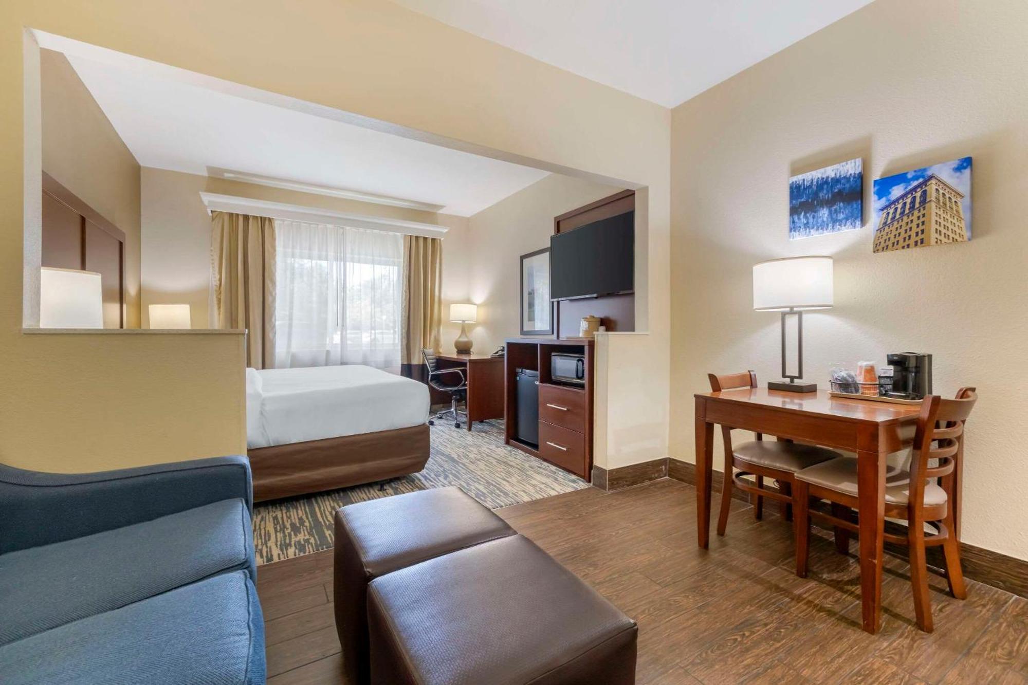 Comfort Suites Keeneland Lexington Exterior photo